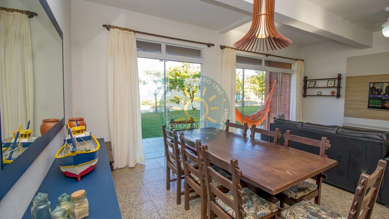 Casa para aluguel de temporada em Bombinhas (Praia de Quatro Ilhas)