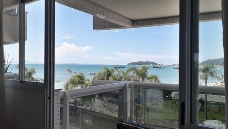 4 SUITES APARTMENT IN FRONT OF THE SEA!