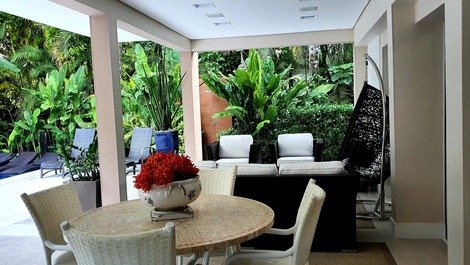 Beautiful upscale house with 6 suites on the Riviera de São Lourenço