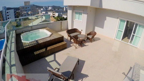 Duplex finamente mobiliado com vista para o mar em Mariscal!