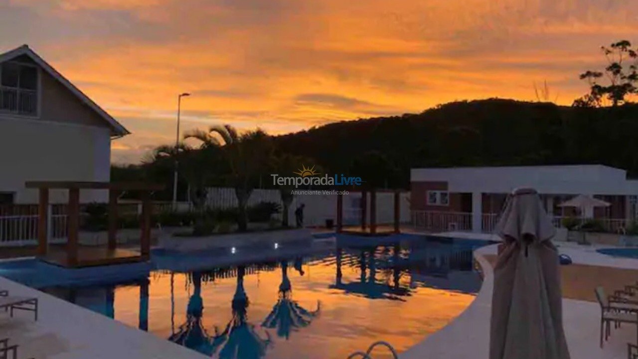 Casa para aluguel de temporada em Florianópolis (Morro das Pedras Campeche)