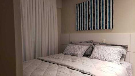 Dormitório com 2 camas de solteiro ( podem ser unidas e virar casal super King), com TV e ar condicionado 