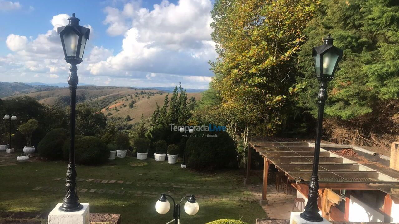 Casa para aluguel de temporada em Campos do Jordão (Colinas Capivari)