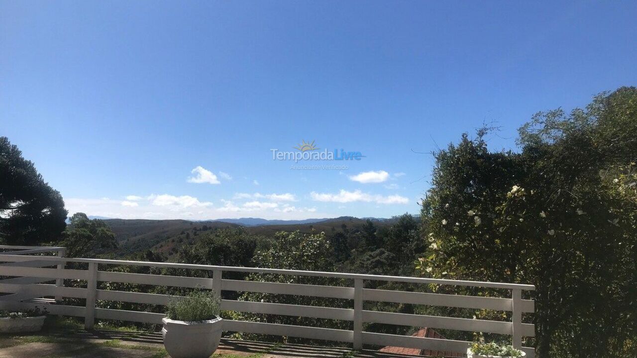 Casa para aluguel de temporada em Campos do Jordão (Colinas Capivari)