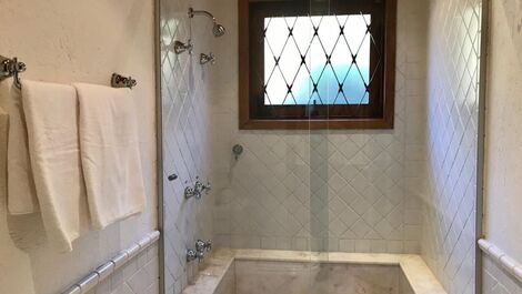Quarto Triplo com Vista Jardim