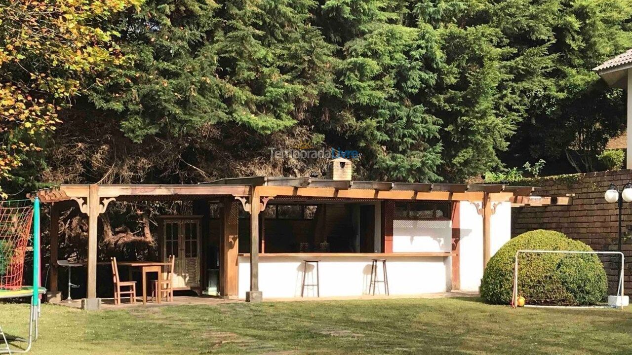 Casa para aluguel de temporada em Campos do Jordão (Colinas Capivari)