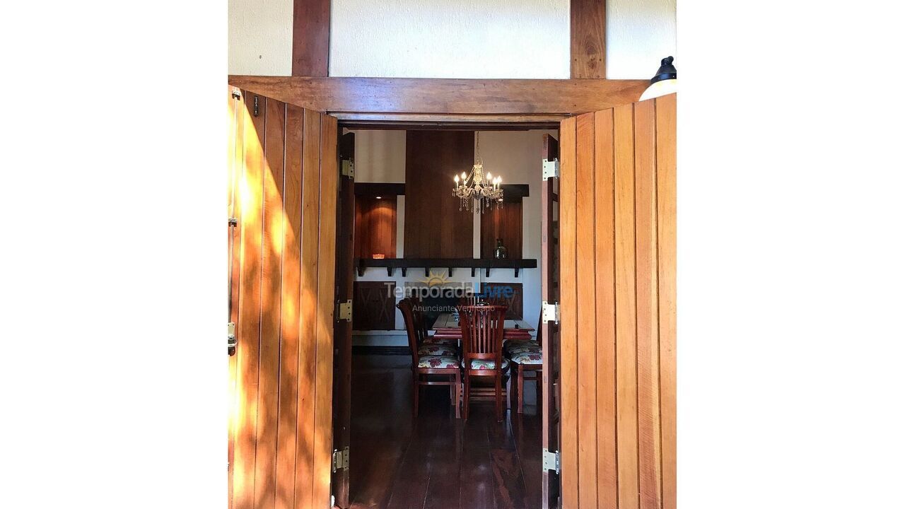Casa para aluguel de temporada em Campos do Jordão (Colinas Capivari)