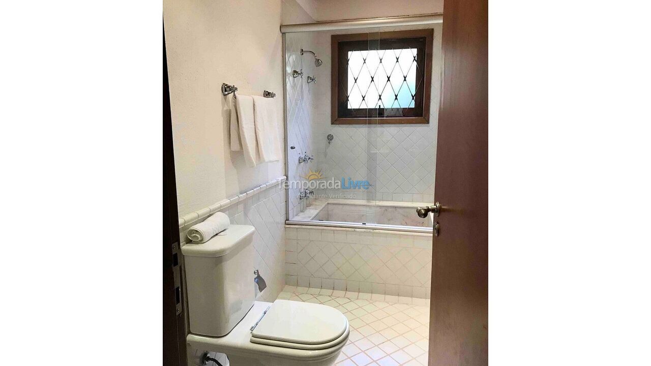 Casa para aluguel de temporada em Campos do Jordão (Colinas Capivari)