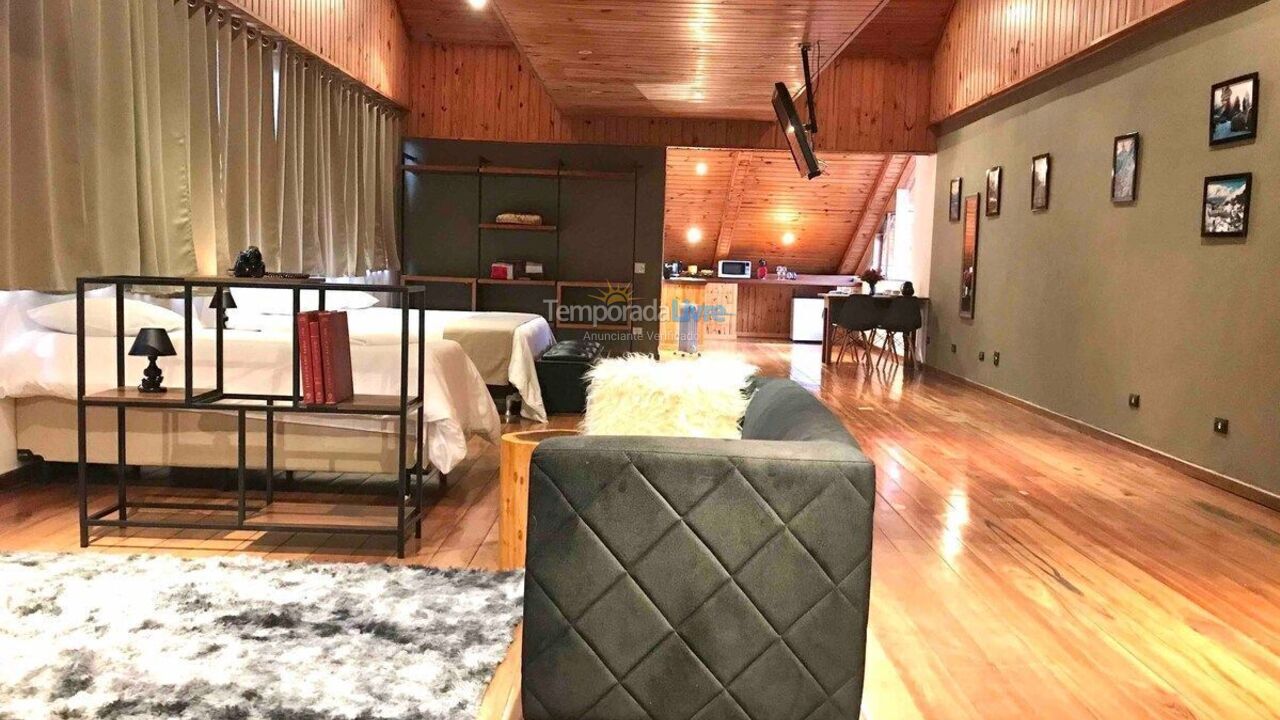 Casa para aluguel de temporada em Campos do Jordão (Colinas Capivari)