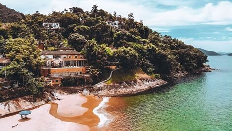 Luxury house standing on the sand in Praia Vermelha - Angra dos Reis