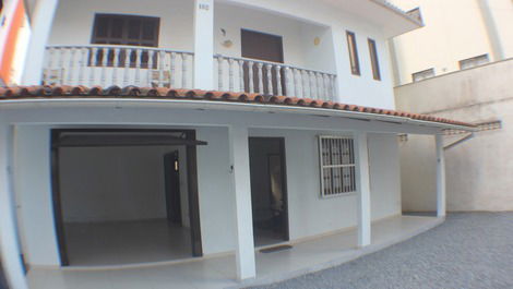 Casa para alugar em Itapema - Meia Praia