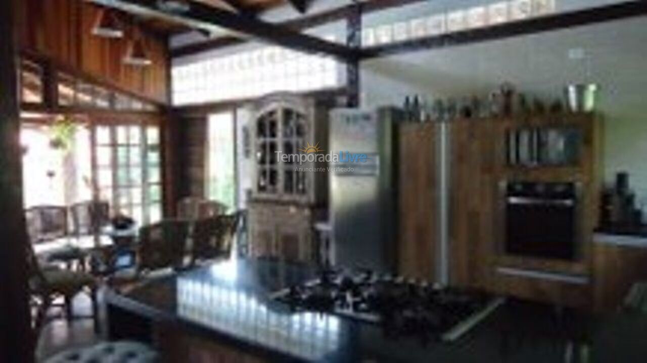 Casa para aluguel de temporada em São Sebastião (Boiçucanga)