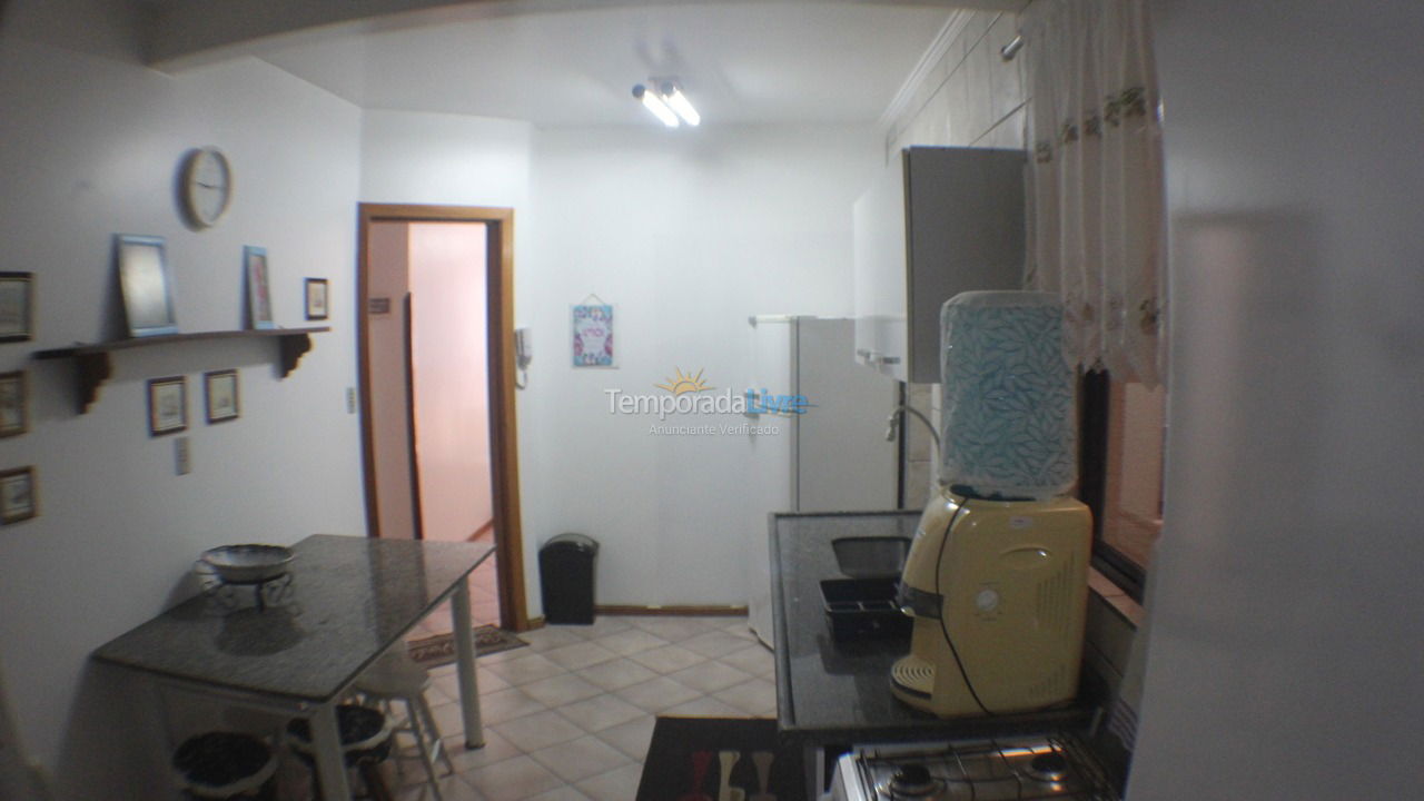 Apartamento para aluguel de temporada em Itapema (Meia Praia)