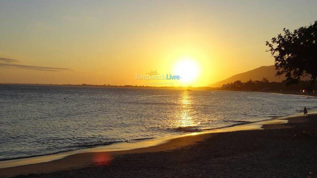 Casa para alquiler de vacaciones em Rio das Ostras (Colinas)