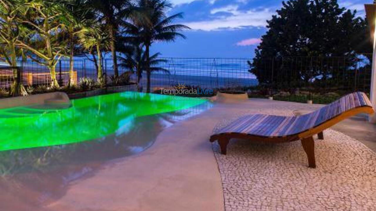 Casa para aluguel de temporada em Guarujá (Praia do Tombo)