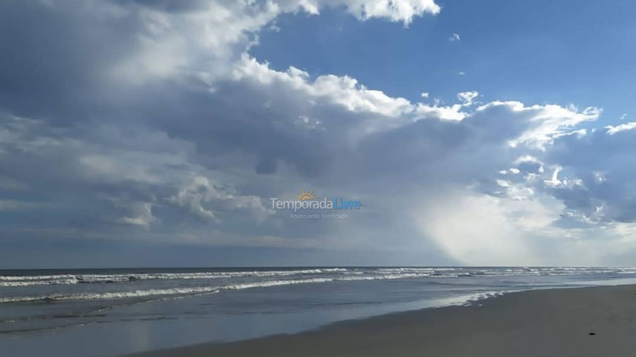 Casa para aluguel de temporada em Ilha Comprida (Balneario Claudia Mara)