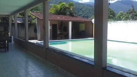 Casa para Grande familia 20 pessoas com piscina Praia Maranduba