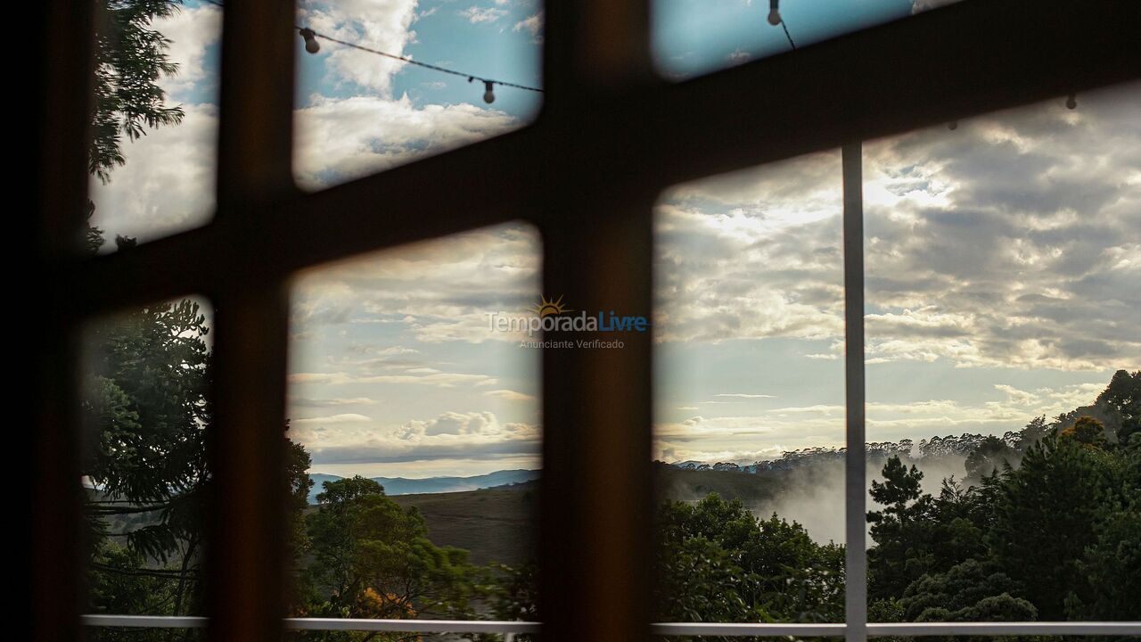Casa para aluguel de temporada em Campos do Jordão (Colinas Capivari)
