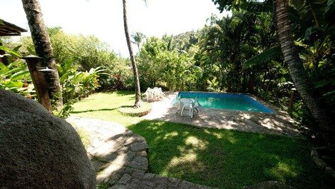 Maravilhosa casa com piscina a menos de 100m da Praia do Portinho