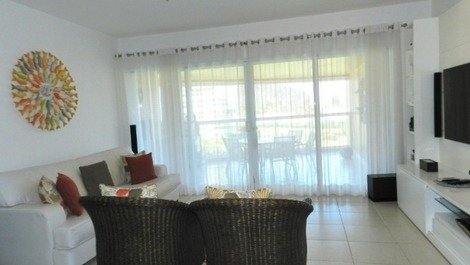 Apartamento en la arena con 4 dormitorios en la Riviera de São Lourenço.