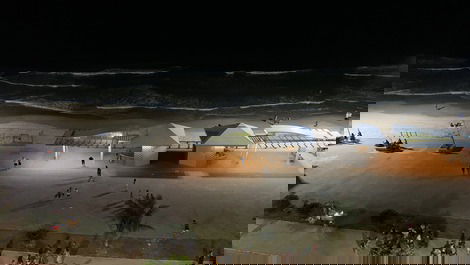 Apartamento localizado de frente para o mar em frente ao kiosk 18