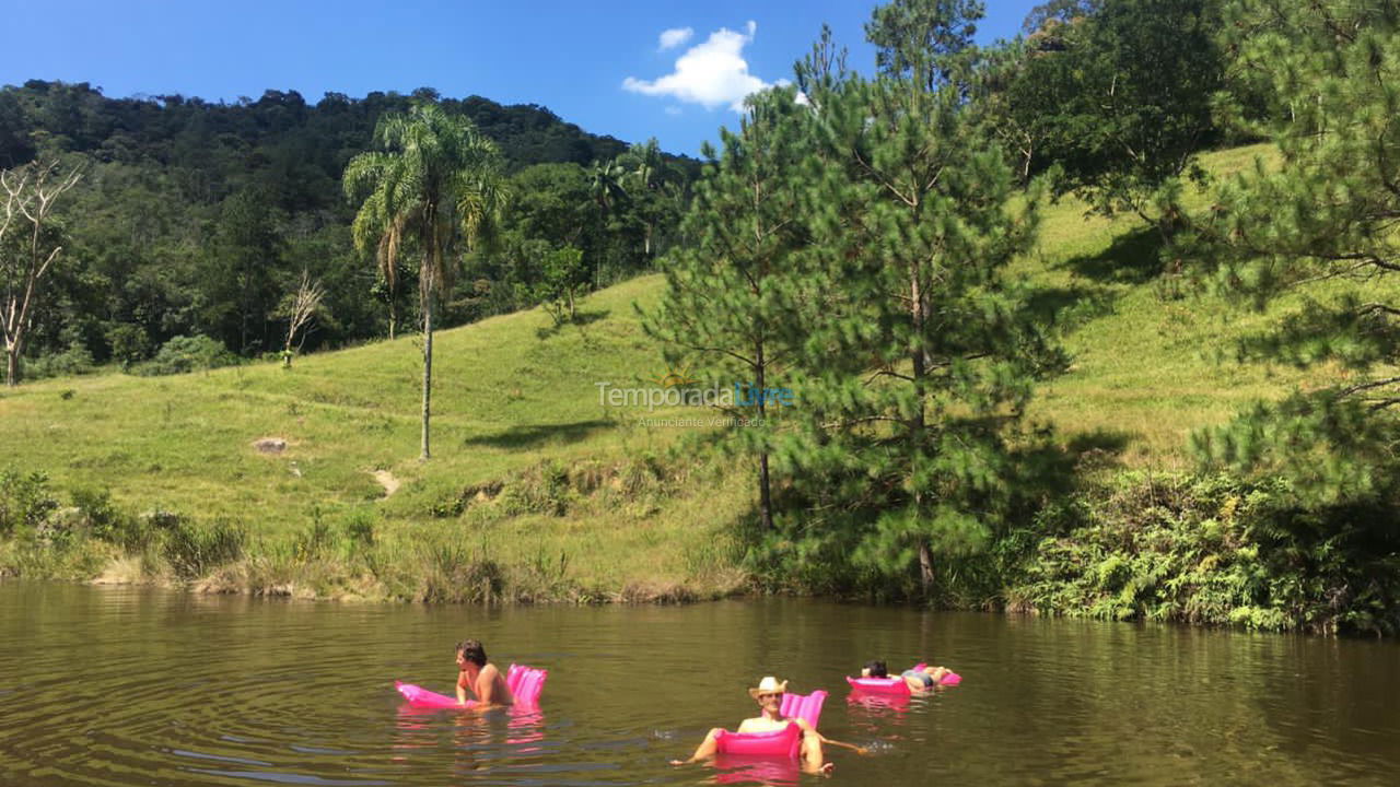 Granja para alquiler de vacaciones em Embu Guaçu (Congonhal)