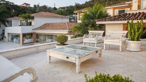 Buz046 - Luxurious 8 bedroom villa overlooking the beach in Buzios