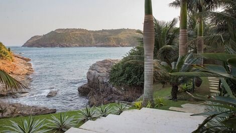Buz046 - Luxurious 8 bedroom villa overlooking the beach in Buzios