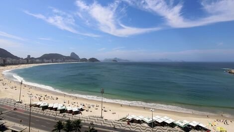 Rio067 - Cobertura de 3 quartos frente mar em Copacabana