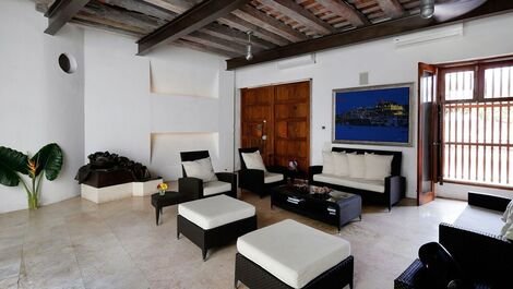 Car010 - House with pool in the historic city of Cartagena