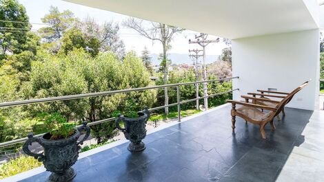 Bog002 - Luxurious 4 bedroom villa with green surroundings in Bogotá