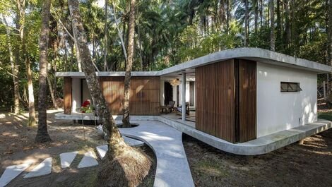 Bah501 - Casa de praia no estilo de Niemeyer