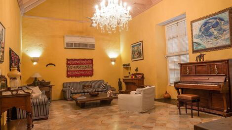 Car070 - Encantadora Casa de 5 Dormitorios en el Casco Antiguo de Cartagena