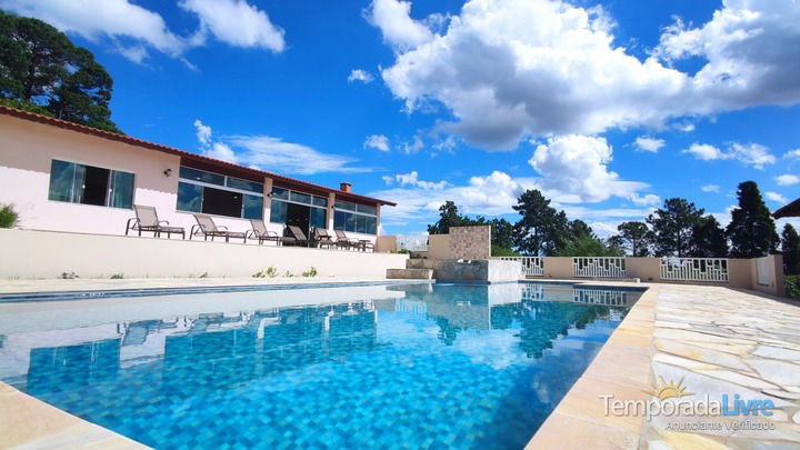 Chacara com piscina ,salao de jogos ,area do churrasco espaço