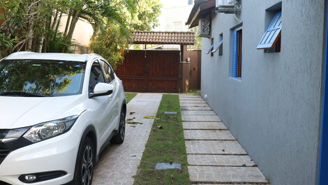 JUQUEHY - SOBRADO HERMOSO Y GRANDE CON 5 HABITACIONES Y PISCINA PRIVADA