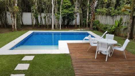 Linda e bela casa para locação Anual, mensal na praia da baleia