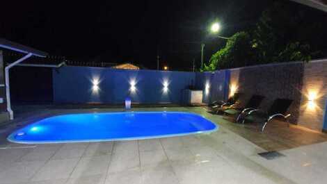House in Juquehy for 13 people.