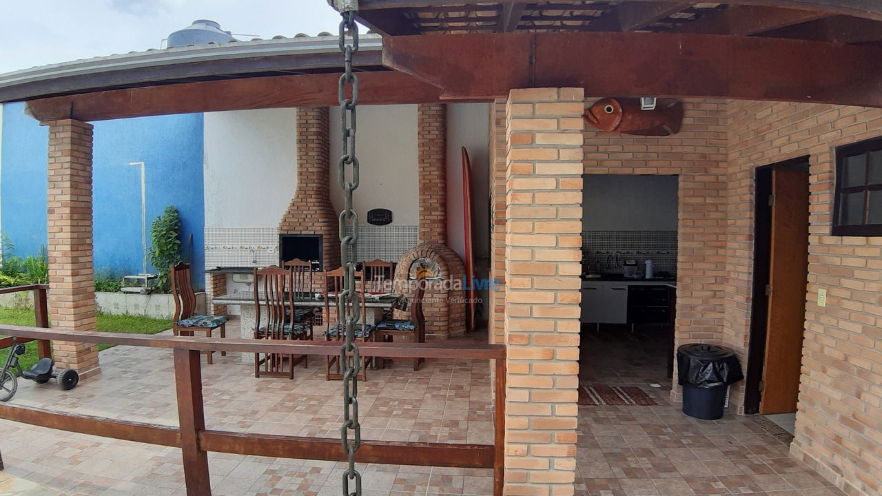 Casa para aluguel de temporada em Caraguatatuba (Praia Capricórnio)