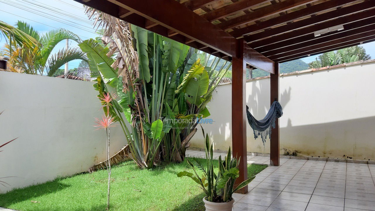 Casa para aluguel de temporada em Caraguatatuba (Praia Capricórnio)
