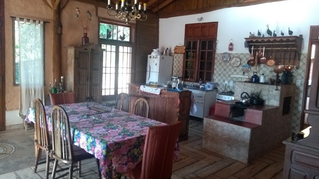 Chácara / sítio para aluguel de temporada em Monteiro Lobato (Santa Maria)