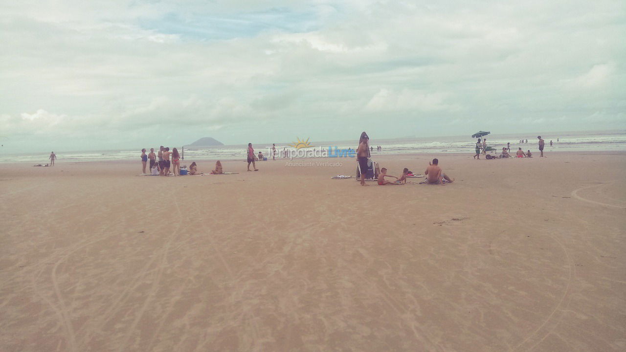 Casa para aluguel de temporada em Bertioga (Praia de Guaratuba)