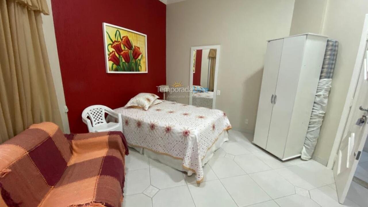 Apartamento para aluguel de temporada em Governador Celso Ramos (Praia de Palmas)