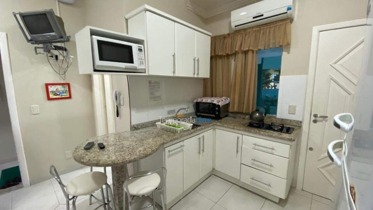Apartamento para aluguel de temporada em Governador Celso Ramos (Praia de Palmas)