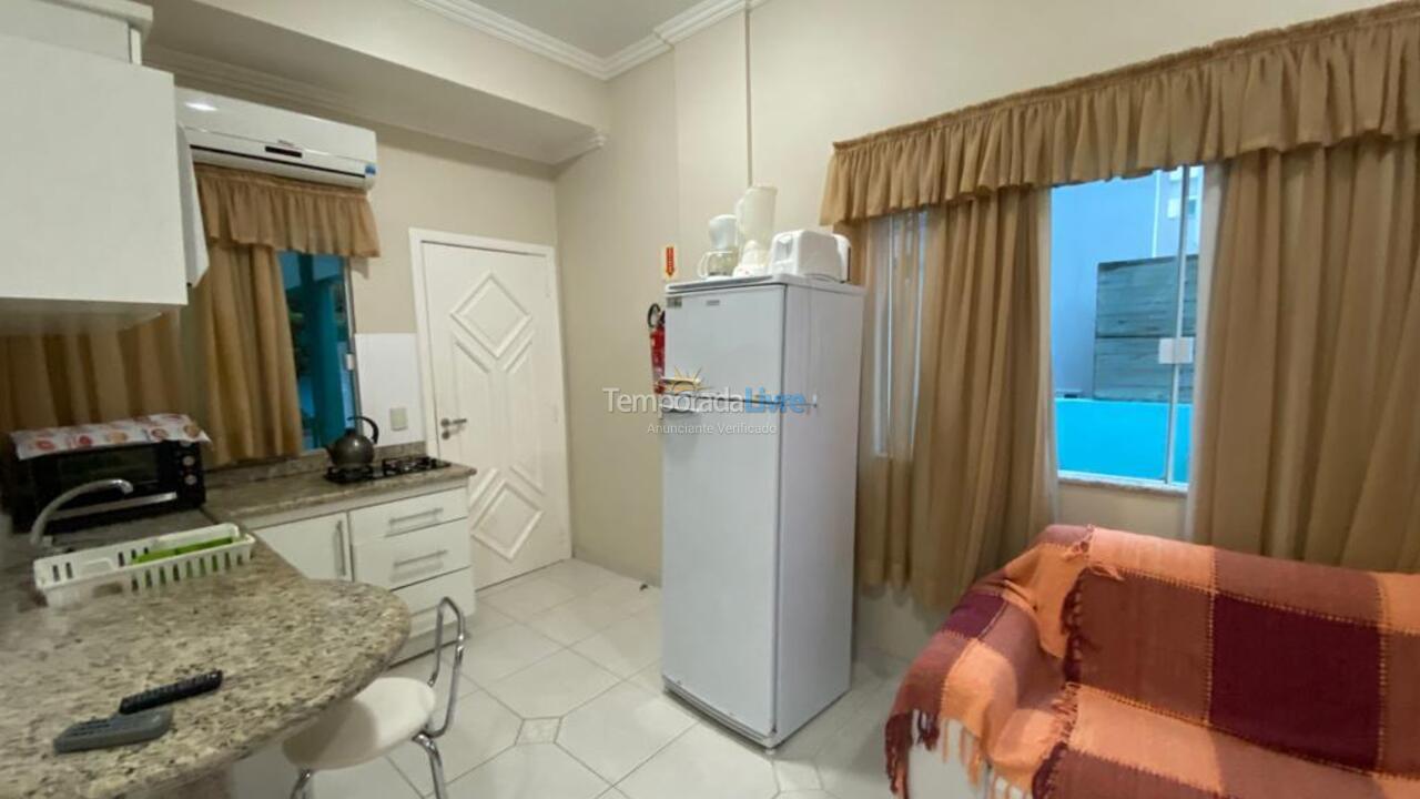 Apartamento para aluguel de temporada em Governador Celso Ramos (Praia de Palmas)
