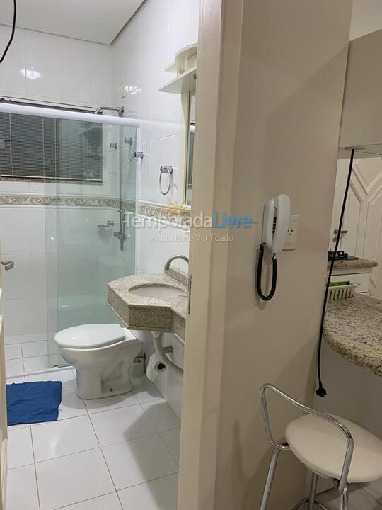 Apartamento para aluguel de temporada em Governador Celso Ramos (Praia de Palmas)