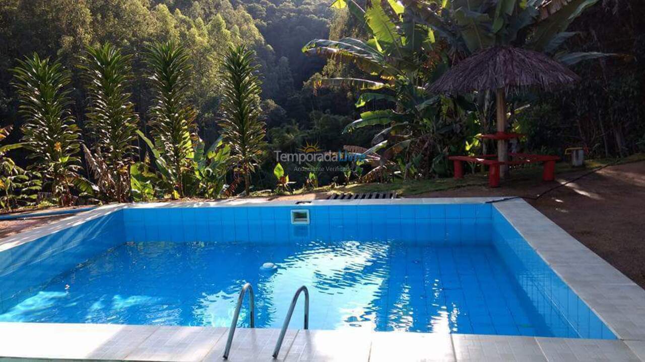 Granja para alquiler de vacaciones em Domingos Martins (Rio Ponte Domingos Martins)