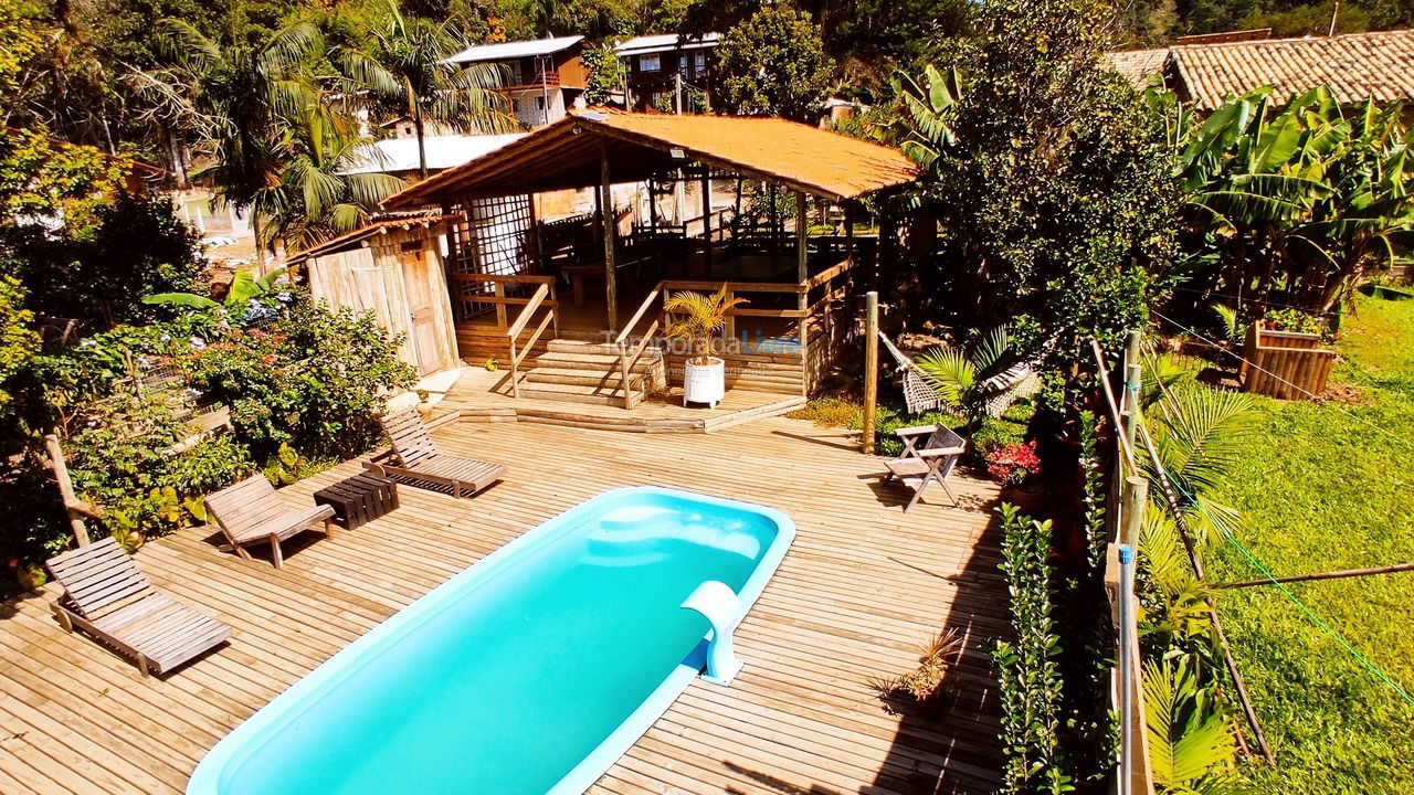 Casa para aluguel de temporada em Imaruí (Praia Vermelha)