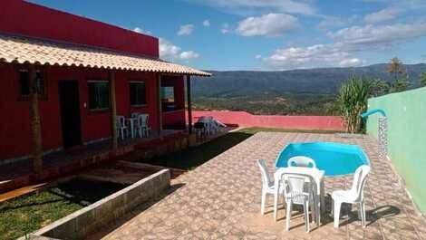 Casa com piscina de vista pra Serra