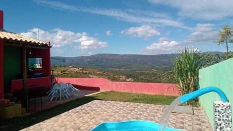 Casa com piscina de vista pra Serra