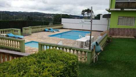 Country house, 5 bedrooms, 3 suites, barbecue, swimming pool and Wifi